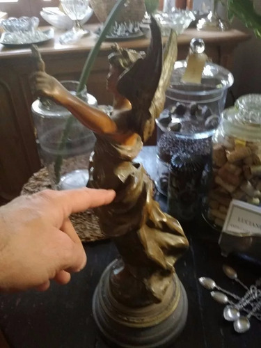Escultura Figura Petit Bronce ¨la Victoire¨ De A. Moreau (Usado)
