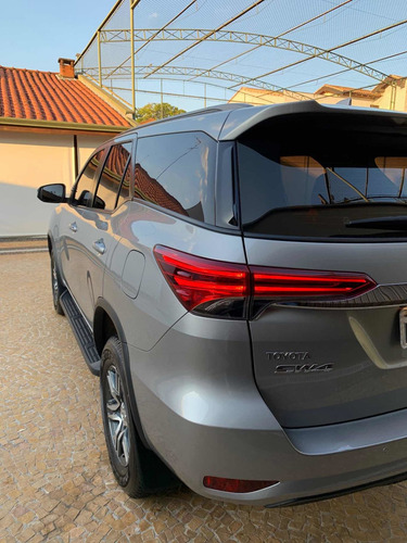 Imagem 3 de 4 de Toyota Sw4 2017 2.7 Sr 5l 4x2 Flex Aut. 5p