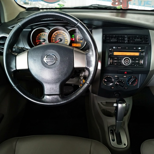 Nissan Livina Sl 1.8 2011 Automática