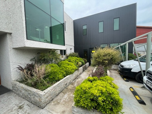 Venta Oficinas 2 Niveles Quinta Normal, Estacionamientos