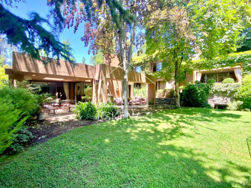 Casa En Venta De 5 Dorm. Lomas De La Dehesa!! Oportunidad!!