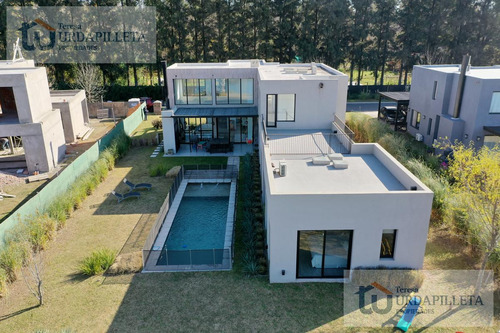 Casa En Venta O Alquiler Con Vista A Laguna En Pilará- La Calesa- Pilar