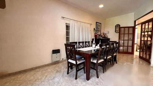 Casa Centrica En Colon Entre Rios - Muy Buen Estado