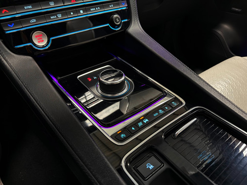 Jaguar F-PACE FIRST EDITION