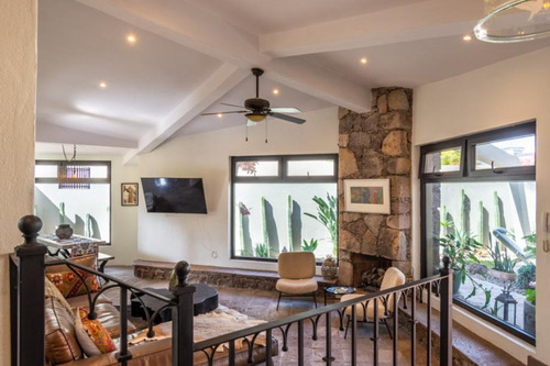 Single Level Charming Retreat