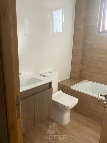Casa En Venta De 4 Dorm. En Pucón