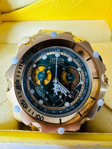 Reloj Pulsera Invicta Edición Venom Fondo Verde Dorado
