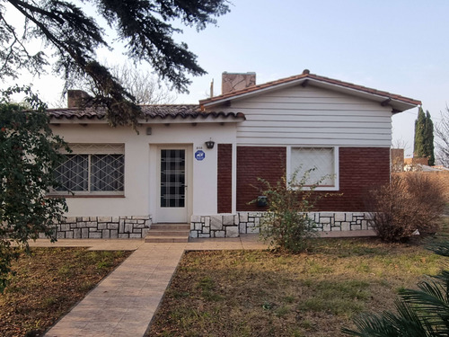 Casa 3 Dorm. - Departamento - Garage Y 1080 M2 De Terreno - Ubicado A 6 Cuadras Del Centro