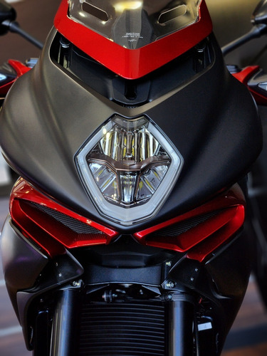 Imagen 12 de 25 de Mv Agusta Turismo Veloce Lusso Bordó