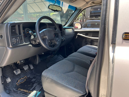 Chevrolet Silverado 4.8 2500 Custom Cab Reg Paq D Mt