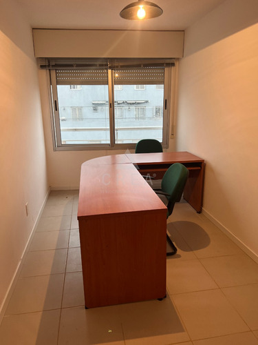 Imagen 9 de 13 de Oportunidad De Negocio! Apartamento En Venta Sobre Avenida Libertador, Aguada, 2 Dormitorios Con Garaje Doble