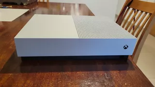 A Xbox One S