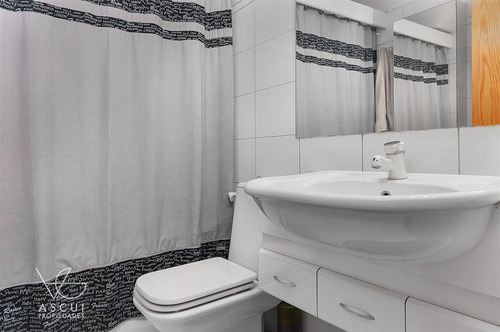 Amplio, Vista Despejada, 3 Dorm, 3 Baños, Servicios, Salita
