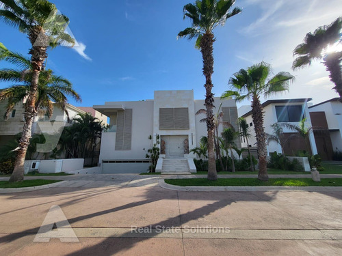 Casa En Venta, 5 Recámaras, Elevador, Remodelada Nueva, Amueblada,puerto Cancún.
