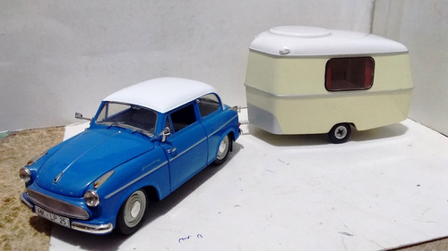 1957 Lloyd Alexander Ts & Camping Tráiler Blue 1/18 Revell 