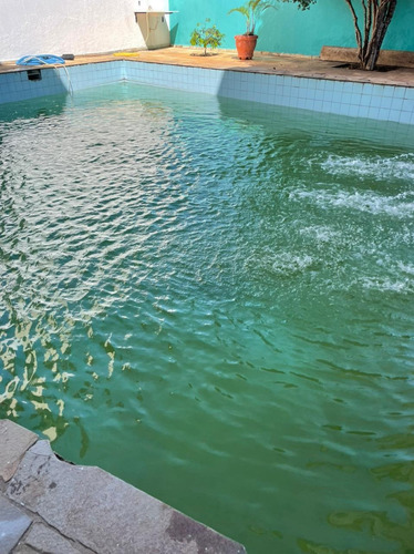 Imagem 2 de 3 de Tratamento E Limpeza De Piscinas