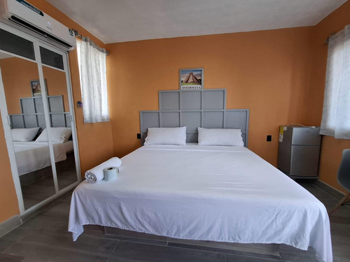 Hotel En Venta En El Puerto De Progreso Yucatan, A 350 Metros Del Mar, Funcionand
