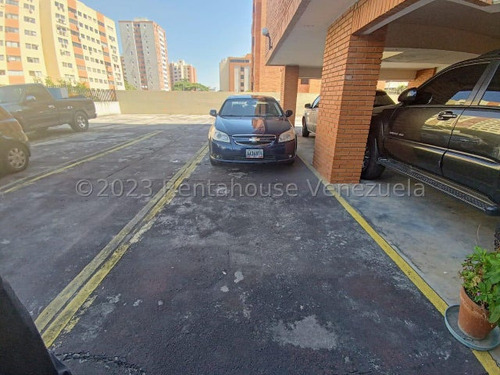 #25-4071. Maritza Lucena Vende Confortable Apartamento Amoblado, Piso Bajo Al Este De Barquisimeto, Fácil Acceso, Planta Eléctrica, Churuata, Parrillera, Gimnasio, Salón De Fiesta, Vigilancia 24/7.