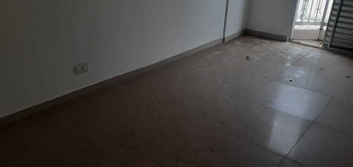 Imagem 4 de 12 de Barato.! 02 Dorm. Reformado. Com Sacada E Porcelanato 180mil