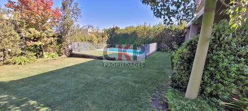 Casa En Arriendo De 5 Dorm. En Colina