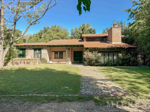 Casa En Venta En Las Lomas-schoenstatt