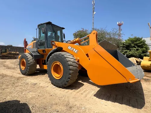 Cargador Case 821e