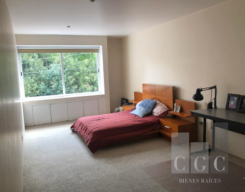 Espaciosa Casa En Venta En Fraccionamiento Cerrado, Frente Al Parque