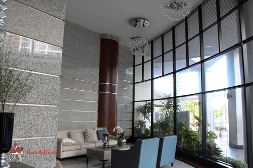 Imagen 2 de 14 de Venta De Apartamento De 210 M2 En Ph Los Delfines 22-962