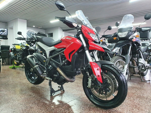 Ducati Hyperstrada 821 Impecable 3700km Permutas