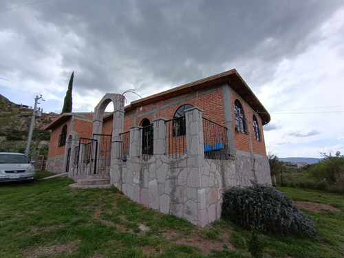 En Venta Terreno De 10,320.51 M2 Con Casa E Instalaciones Al Pie Del Cerro Del Picacho