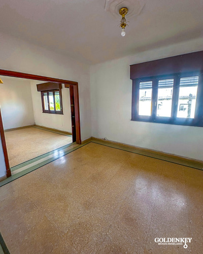 Alquiler Casa 2 Dormitorios Con Opción A 3 Y Balcón Y Patio En Barrio Cerro