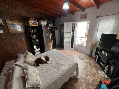 Impecable Casa Sobre Calle 26 De Julio (barrio Escribano)