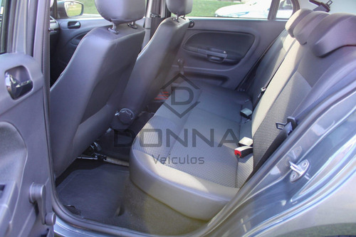 Volkswagen Voyage 1.0 Flex 12V 4p