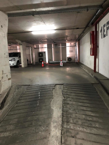 Cochera Cubierta En 1er Piso A Pasos De Av. Libertador