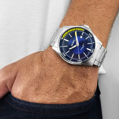Relógio De Pulso Orient Com Corria De Aço Inoxidável Cor Prateado - Fondo Azul