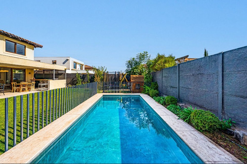 Se Vende 3d, 3b, Jardín Formado, Quincho, Piscina