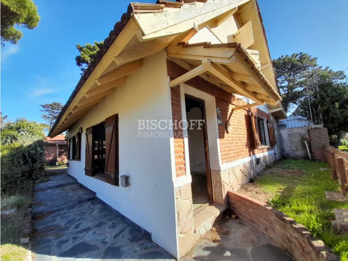 Casa En Dos Plantas, Todos Los Servicios. Ideal Vivienda Permanente