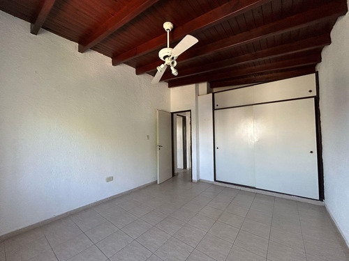 Dúplex En Venta De 2 Dormitorios C/ Cochera En Godoy Cruz
