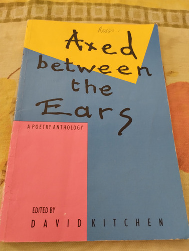 Axed Between The Ears. Ed. David Kitchen. Heinemann. Olivos. (Usado)