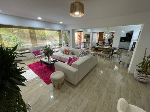 Las Esmeraldas !! En Venta Totalmente Amoblado, Equipado Y Actualizado Hace 3 Meses, 201 M2, 3 Hab., 4 Baños, 2 Pe. Impecable Conjunto Residencial, Piscina, Parrillera, Cancha Tenis, Gimnasio.