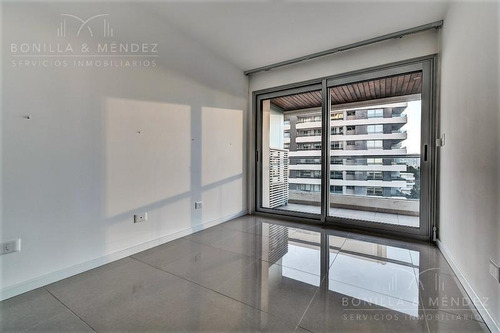 Icon Brava, 2 Dormitorios, 2 Baños, Balcón, Garage, Sin Muebles.