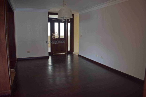 Imagen 5 de 16 de Amplio Pent-house De 250 Mtrs Con Jacuzzi. Revestido En Caoba En Sala, Estar, Comedor Y Habitación Principal. Con Excelente Ubicación Cerca De Supermercados, Ferreterías, En La Moraleja (eaa-003)