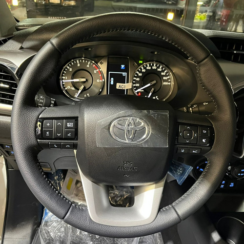 Imagen 14 de 19 de Toyota Hilux 2.8 Cd Srx 177cv 4x4 At