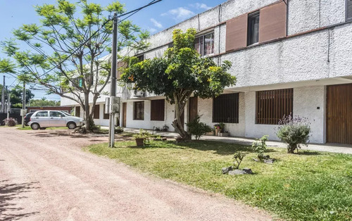 Casa En Venta De 2 Dormitorios C/ Cochera En Flor De Maroñas