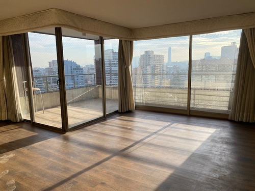 Departamento En Venta De 4 Dorm.2 Estacs. Bd. En Las Condes