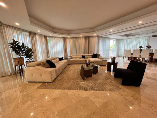Apartamento Amueblado De 3 Habitaciones + Estudio En Esperilla