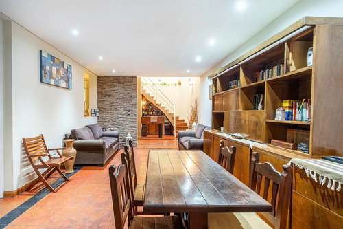 Casa En Venta Sobre Lote Propio En Saavedra