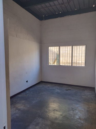 Se Vende Para Taller De Herreria/ Galpon /tapiceria/taller Costura/ Para Vivienda Deposito Sector Guaicoco Wsuarez