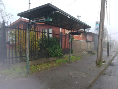 Vendo Casa Amplia De 2 Dorm. Con Local Comercial En Temuco.