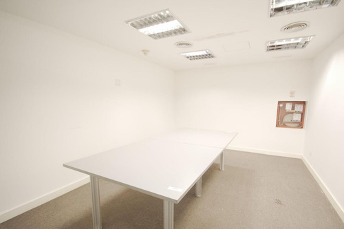 Imagen 8 de 19 de Oficina En Alquiler, De Categoría Lista Para Estrenar